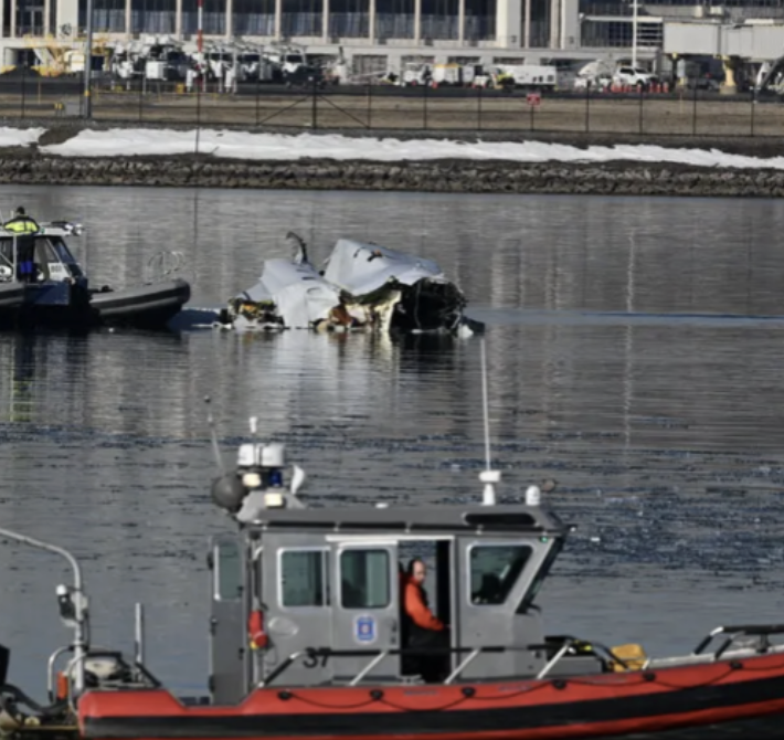 Rescue efforts are put in place on the Potomac River. 
